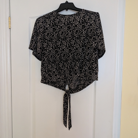 Reitmans Size Large Black and White Patterned Blouse - Picture 2 of 10